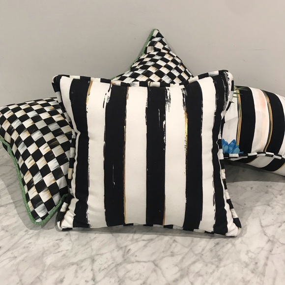 Decorative Throw Pillows 18 x 18 Patterns:Black/White Check, Floral/Stripe/Check - Picture 7 of 8